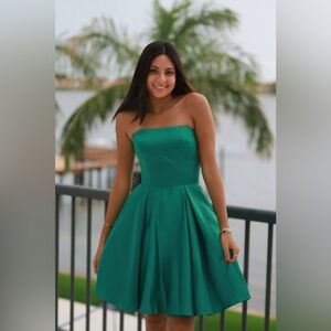 Emerald green strapless homecoming cocktail dress NWT size 4